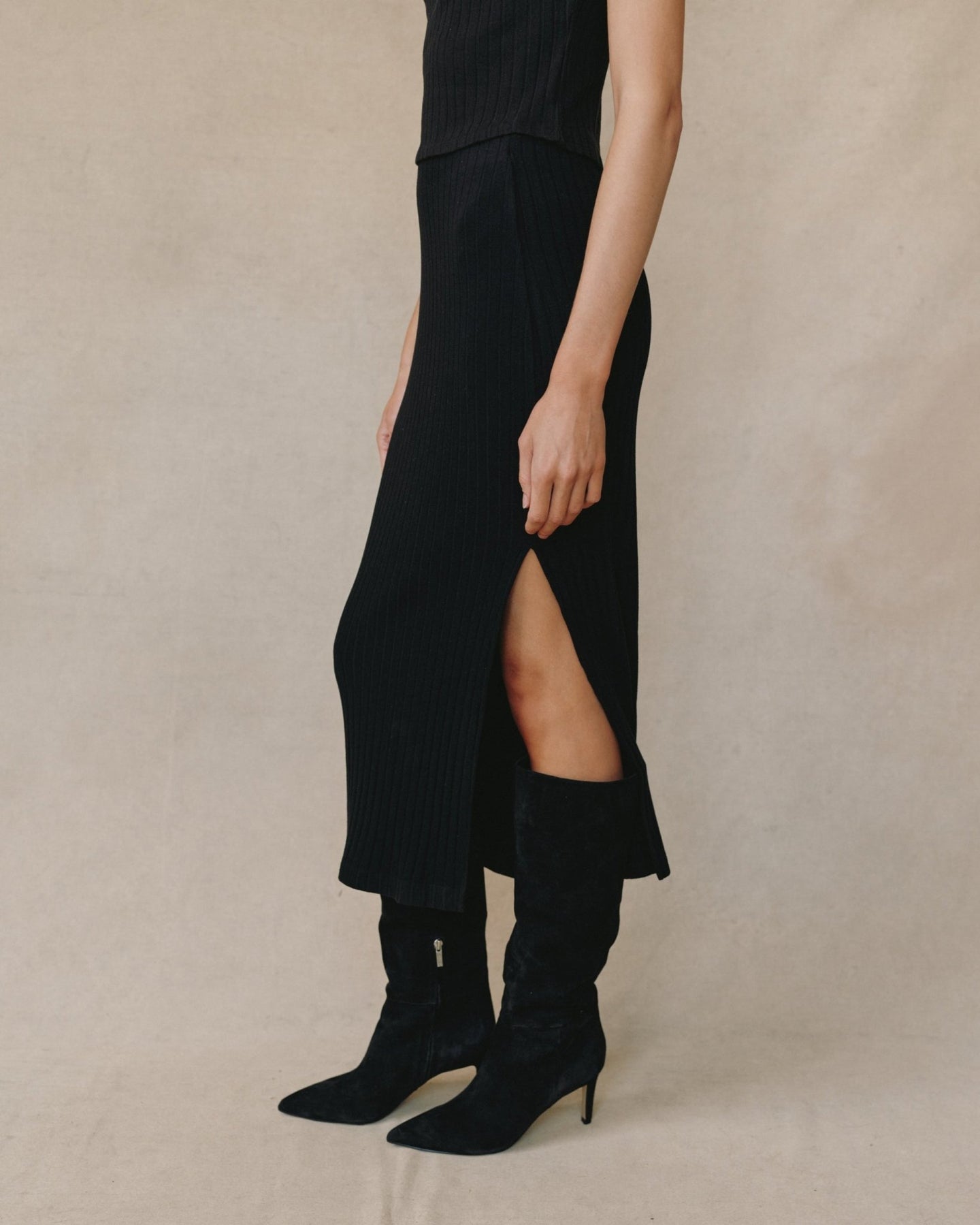 Print Your PostClean Waist Knit Skirt With Side Slit - BlackSkirts