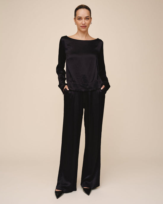 Print Your Post Long Sleeve Split Back Pullover - Black