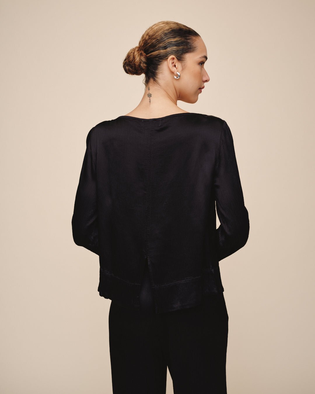 Print Your PostLong Sleeve Split Back Pullover - BlackTops