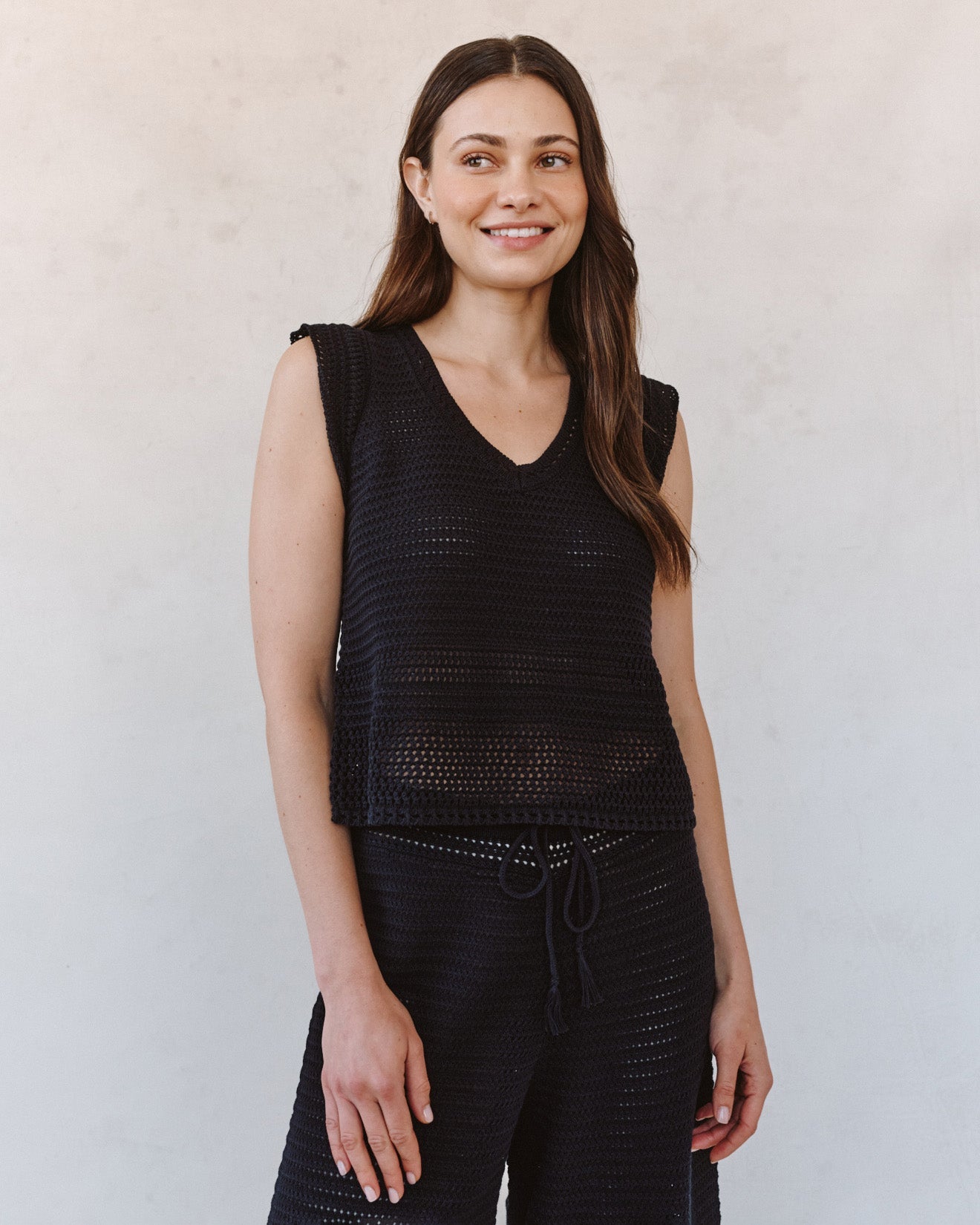 Print Your PostShort Sleeve V - Neck Crochet Top - BlackTops