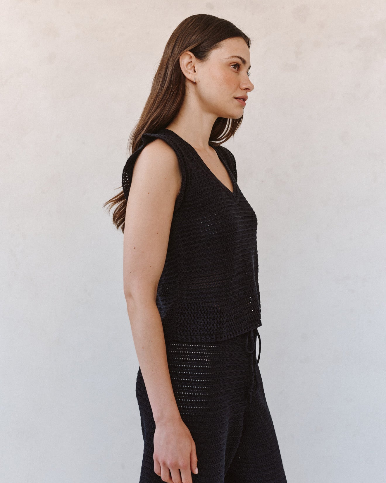 Print Your PostShort Sleeve V - Neck Crochet Top - BlackTops