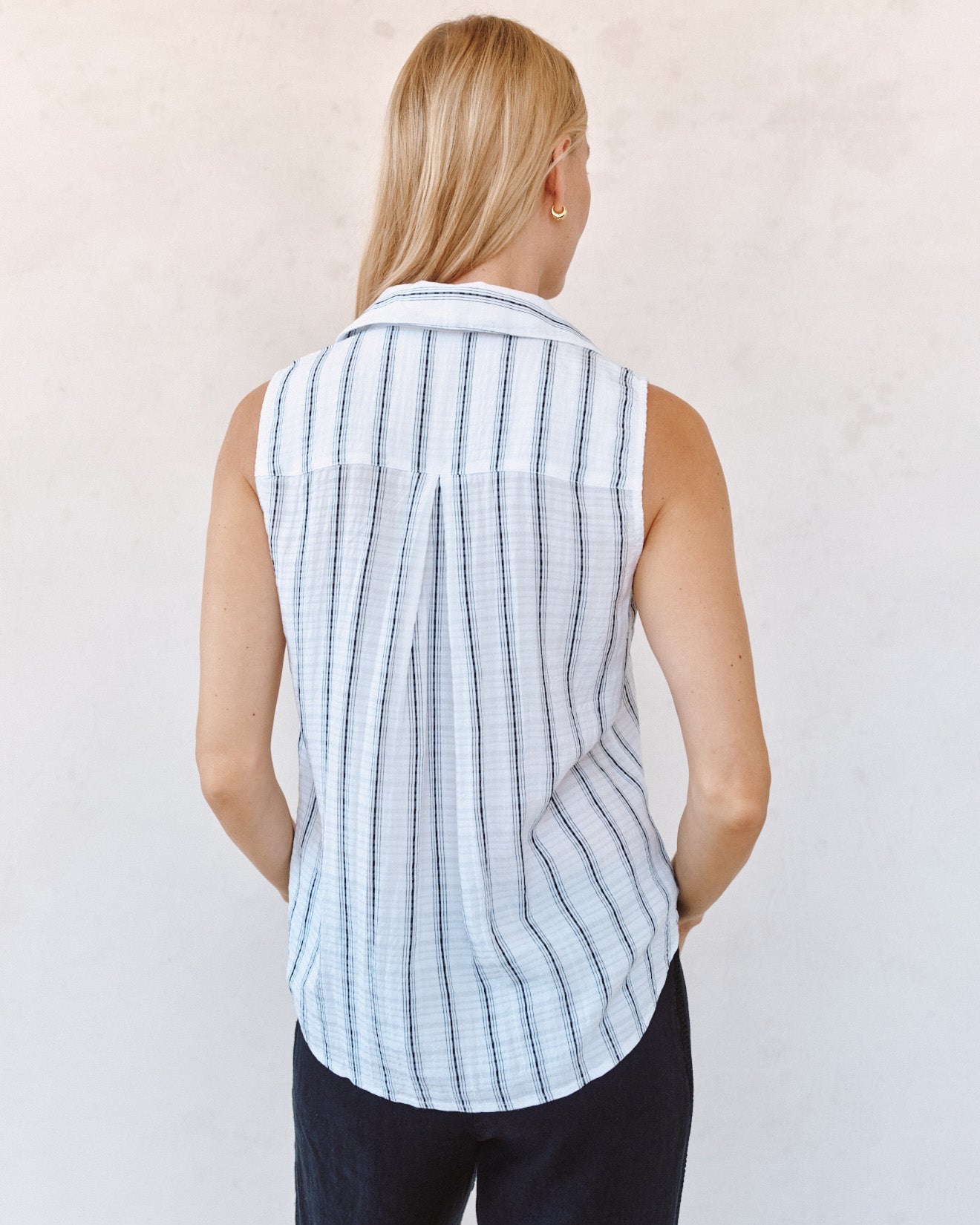 Print Your PostSleeveless Pullover - Black & White Shadow StripeTops